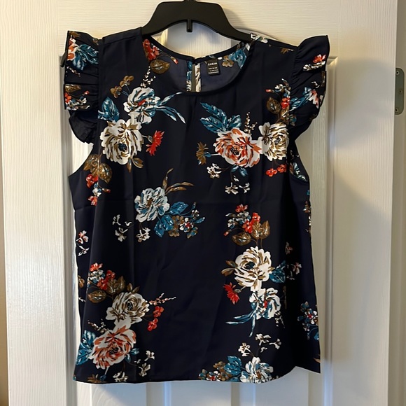 SHEIN Tops - NWOT SHEIN woman’s navy blue and floral cap sleeves size L